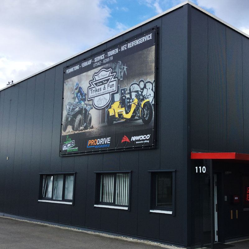 DS-MOD20: Modular wall mounting system for large scale facade and building advertisements, side view
