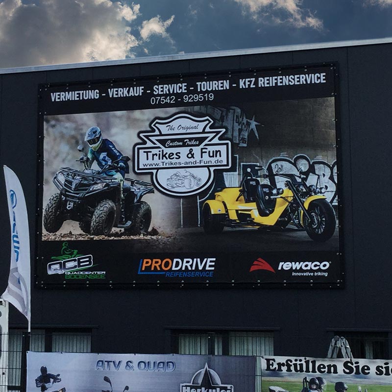 DS-MOD20: Modular wall mounting system for large scale facade and building advertisements, front view